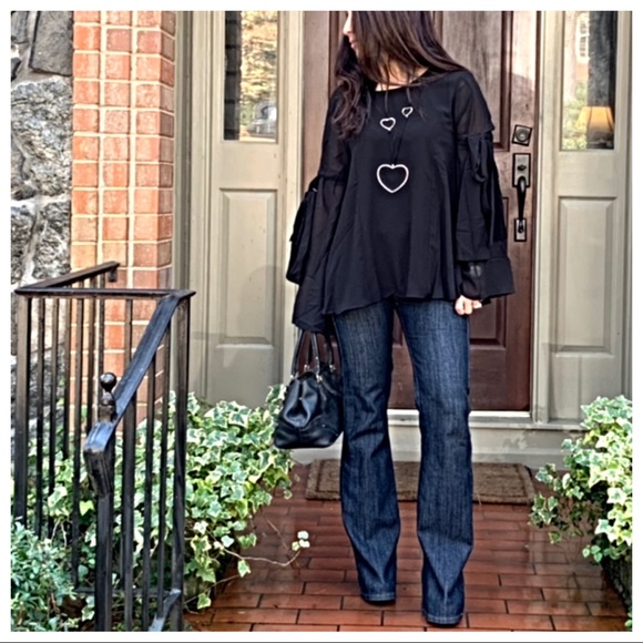 ✨LAST ONE ✨Black gorgeous bell sleeves tunic top - Picture 3 of 8